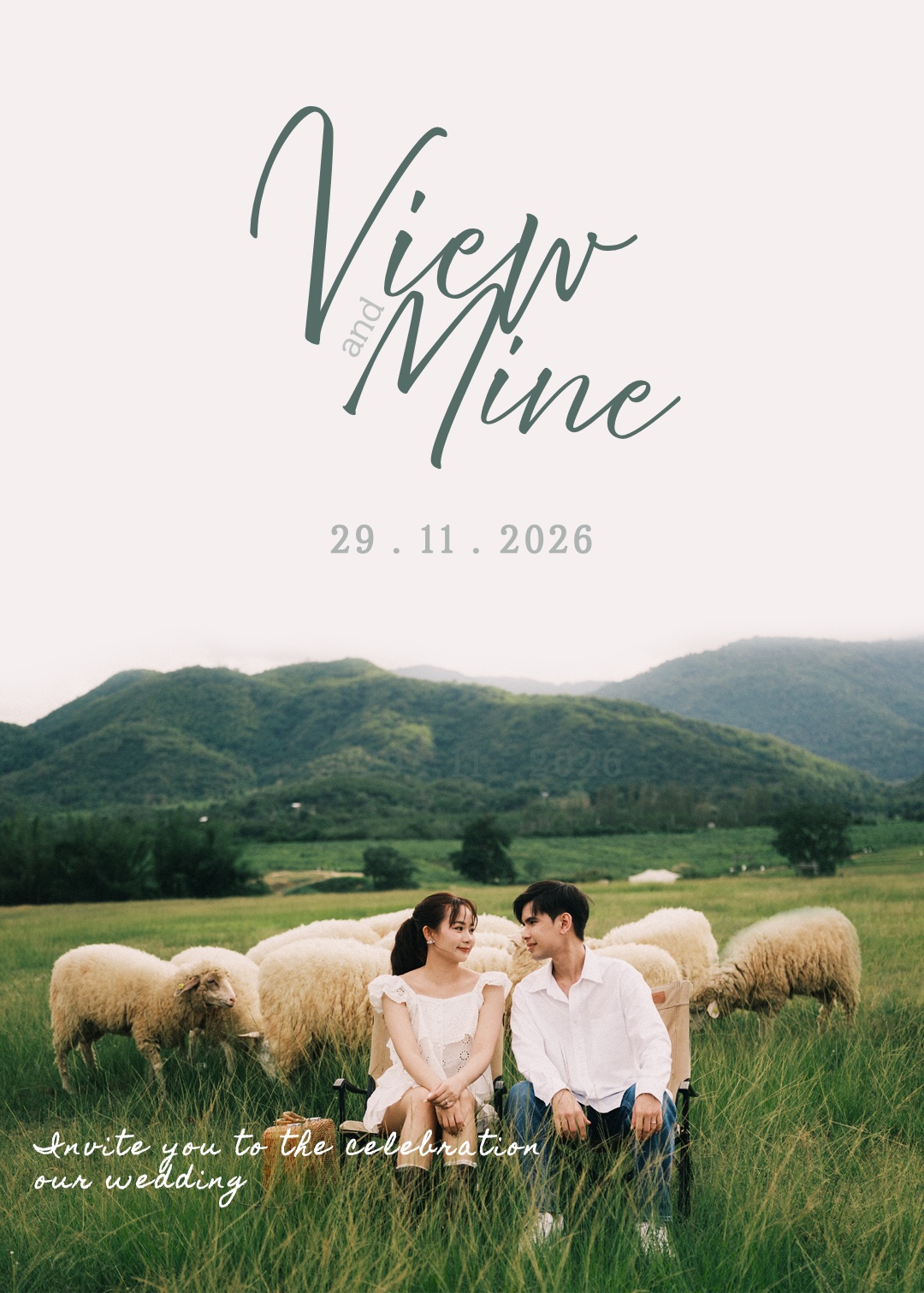 ปกการ์ดแบบที่ 1: View and Mine 29.11.2026 ภาพคู่รักนั่งกลางทุ่งแกะ